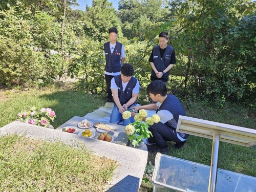 투쟁승리보고 최좀범 열사 묘역 참배